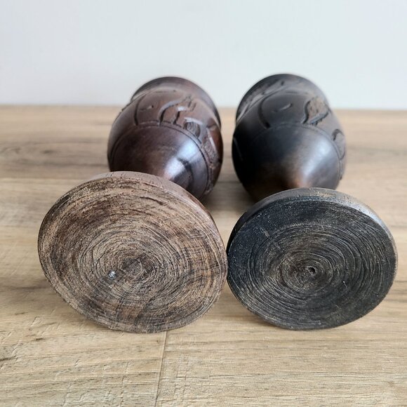 Set of 2 vintage wooden wine goblets with carved African wild animals design. - Picture 7 of 7